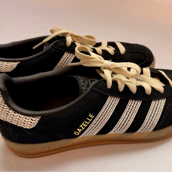 NWOT~Adidas Gazelle Black and White Sneakers - Picture 1 of 5